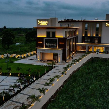 Krishna'S Courtyard Hotel & Convention Urāli Extérieur photo