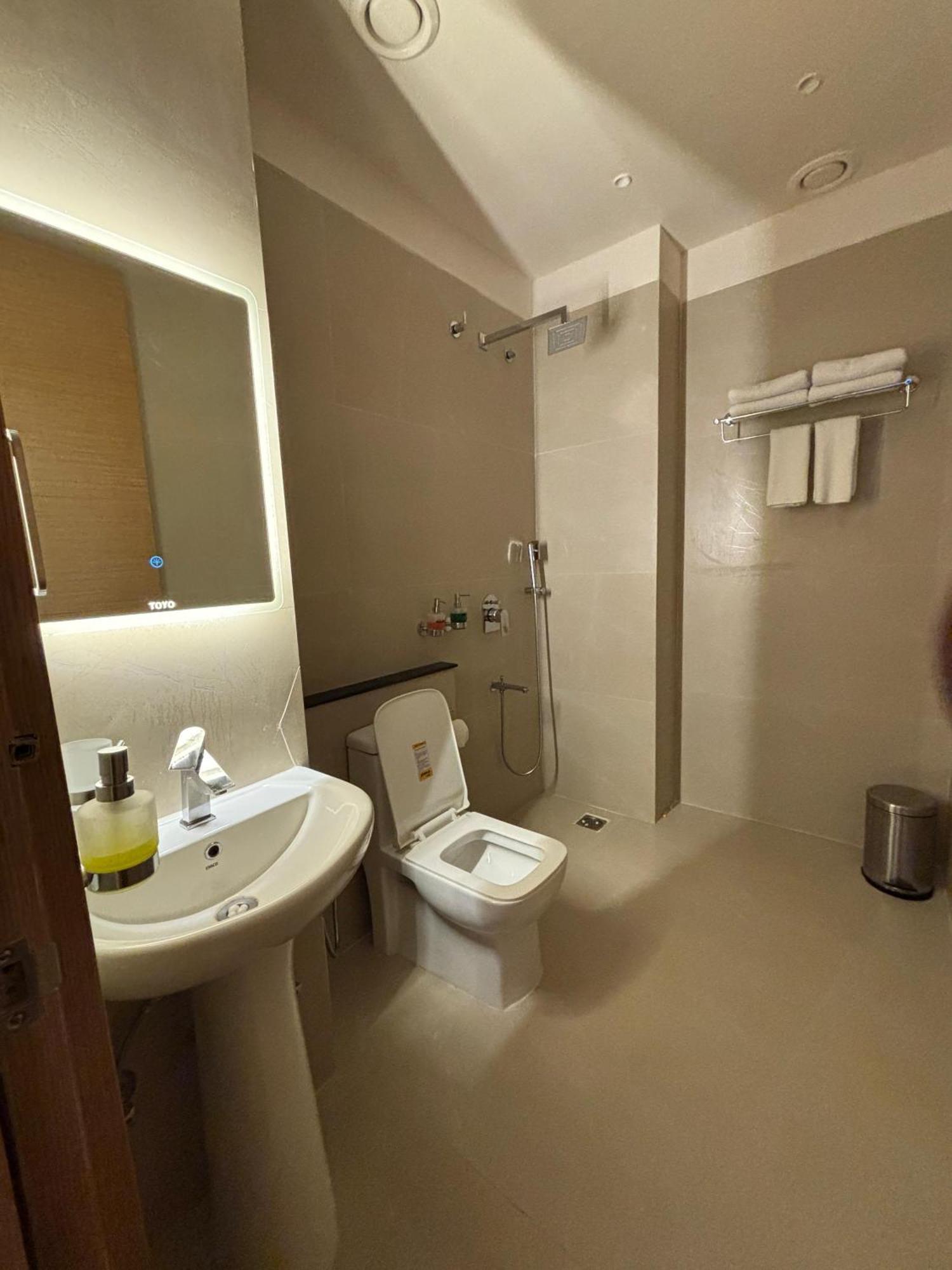 Krishna'S Courtyard Hotel & Convention Urāli Extérieur photo